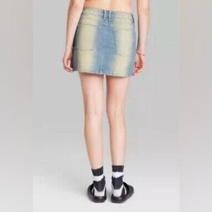Trendy Light-Wash Denim Mini Skirt - Size 00 by Wild
Fable
